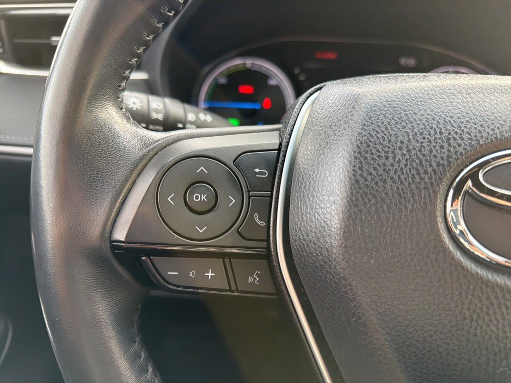 Used 2023 Toyota Venza XLE image 12