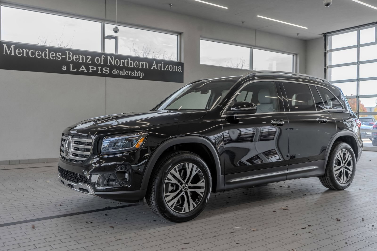 Used 2026 Mercedes-Benz GLB 250 4MATIC image 3