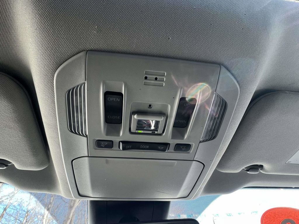 Used 2023 Toyota Highlander XLE image 41