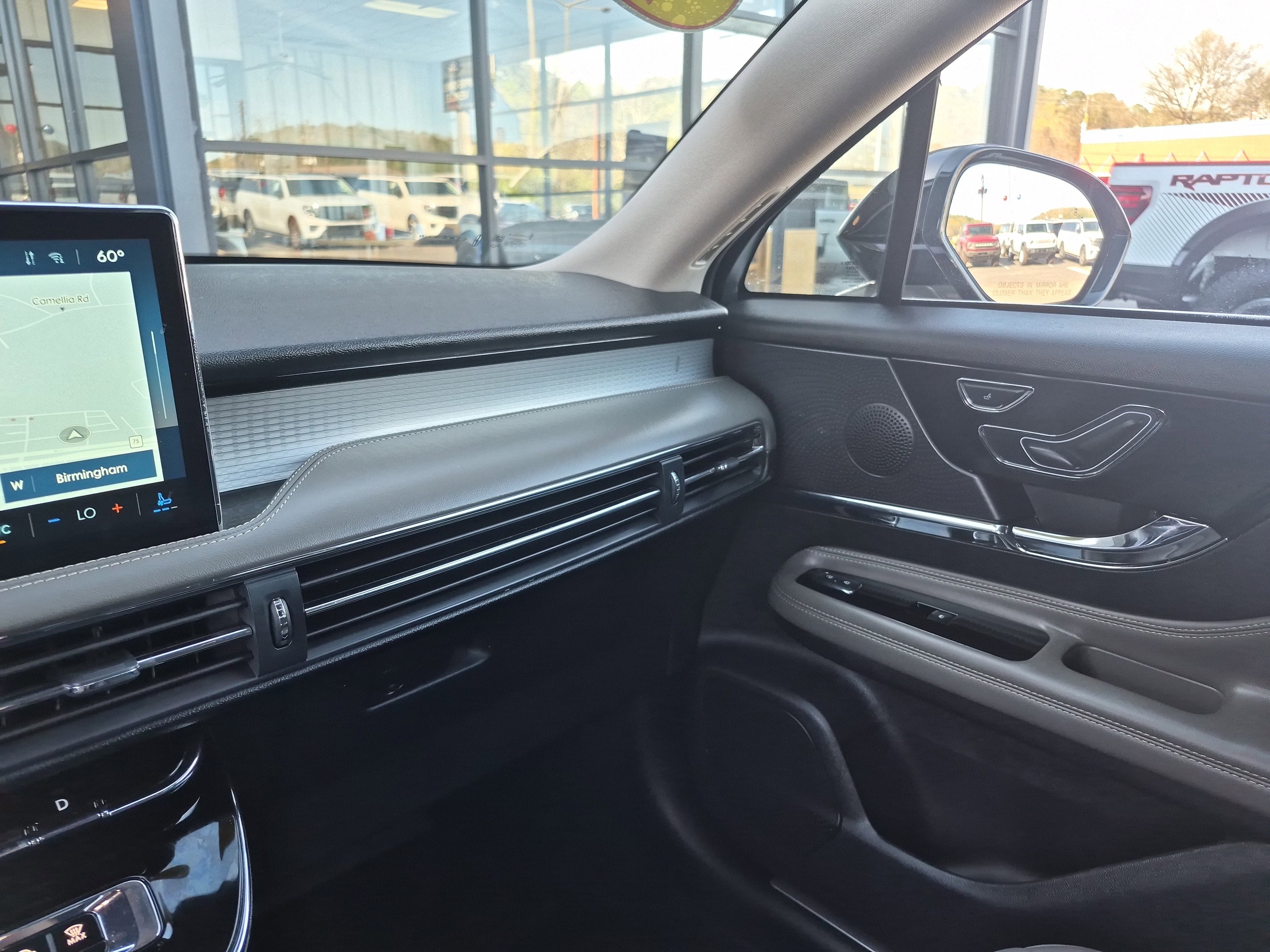 Used 2025 Lincoln Corsair Reserve w/ Towing Package image 21