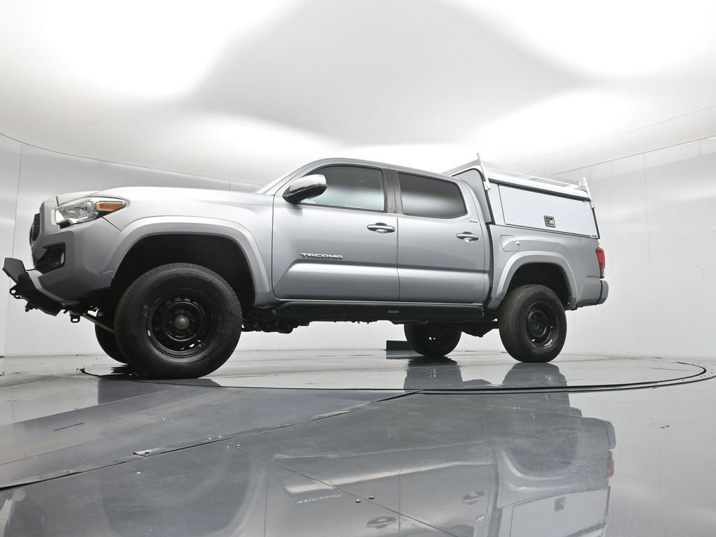 Used 2020 Toyota Tacoma SR5 AWD/4WD image 7