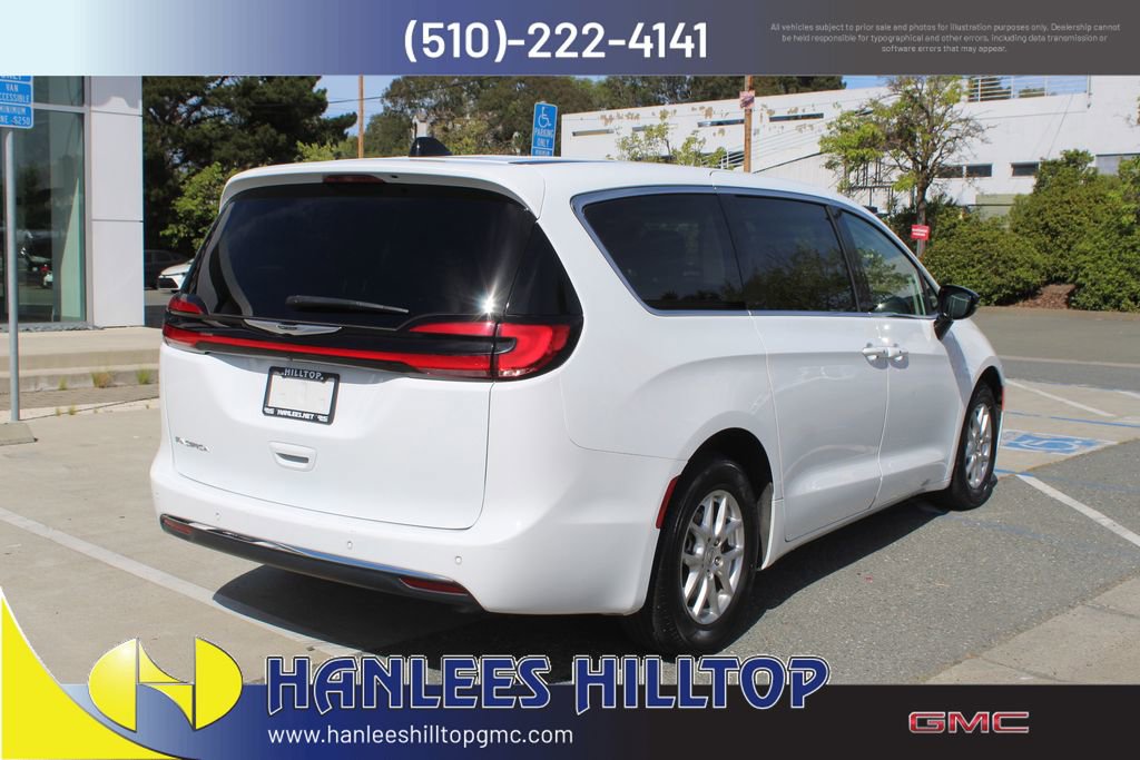 Used 2024 Chrysler Pacifica Touring-L FWD image 7