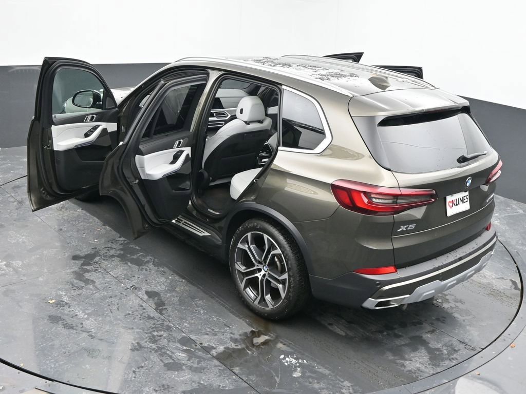 Used 2023 BMW X5 xDrive40i w/ Premium Package image 61