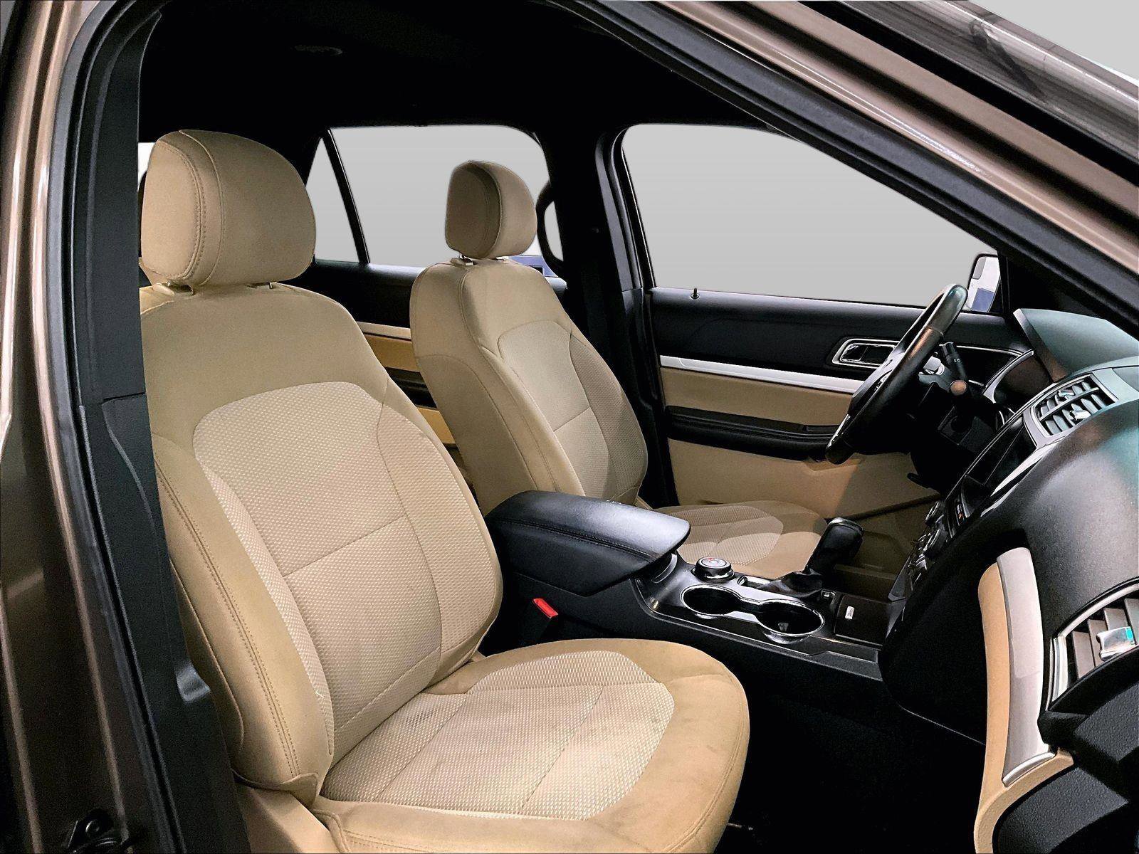 Used 2016 Ford Explorer XLT w/ Equipment Group 201A image 7