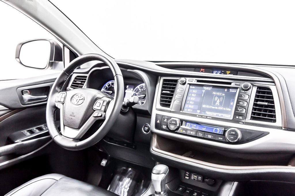 Used 2019 Toyota Highlander XLE AWD/4WD image 19
