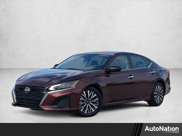 Used 2024 Nissan Altima 2.5 SV FWD image 1