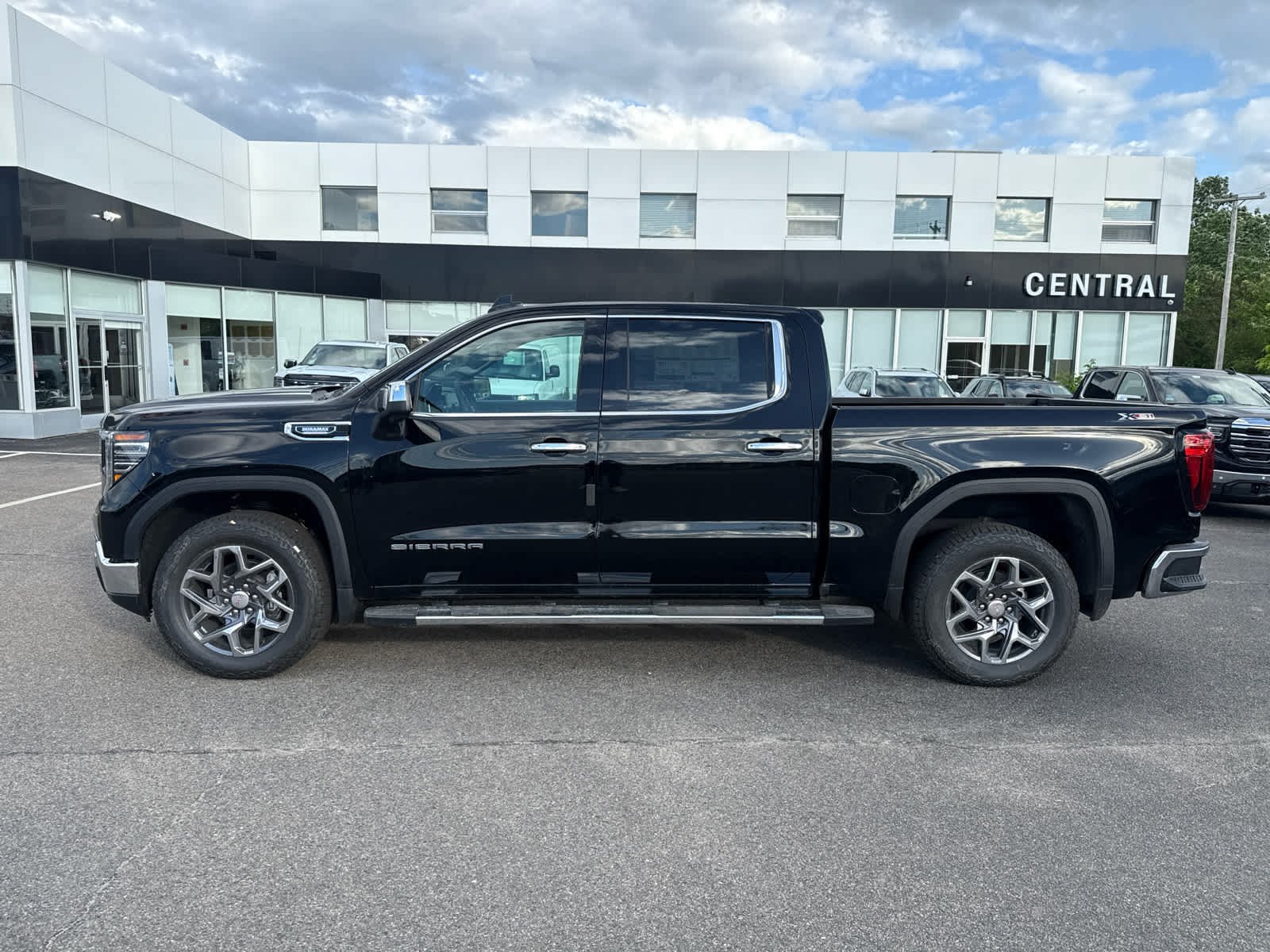 New 2026 GMC Sierra 1500 SLT w/ SLT Premium Plus Package AWD/4WD image 2