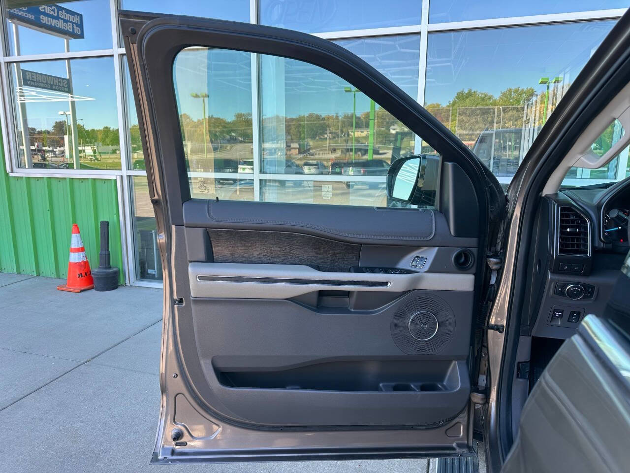 Used 2019 Ford Expedition Limited w/ Equipment Group 301A image 25