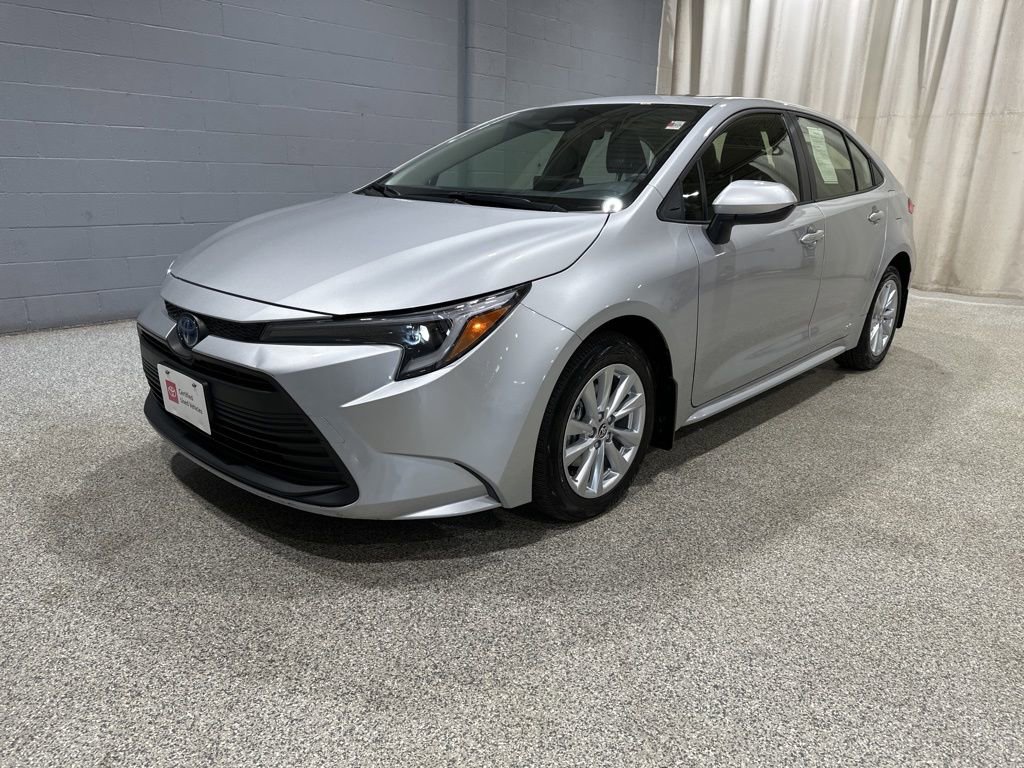 Used 2023 Toyota Corolla LE w/ LE Premium Package AWD/4WD image 4