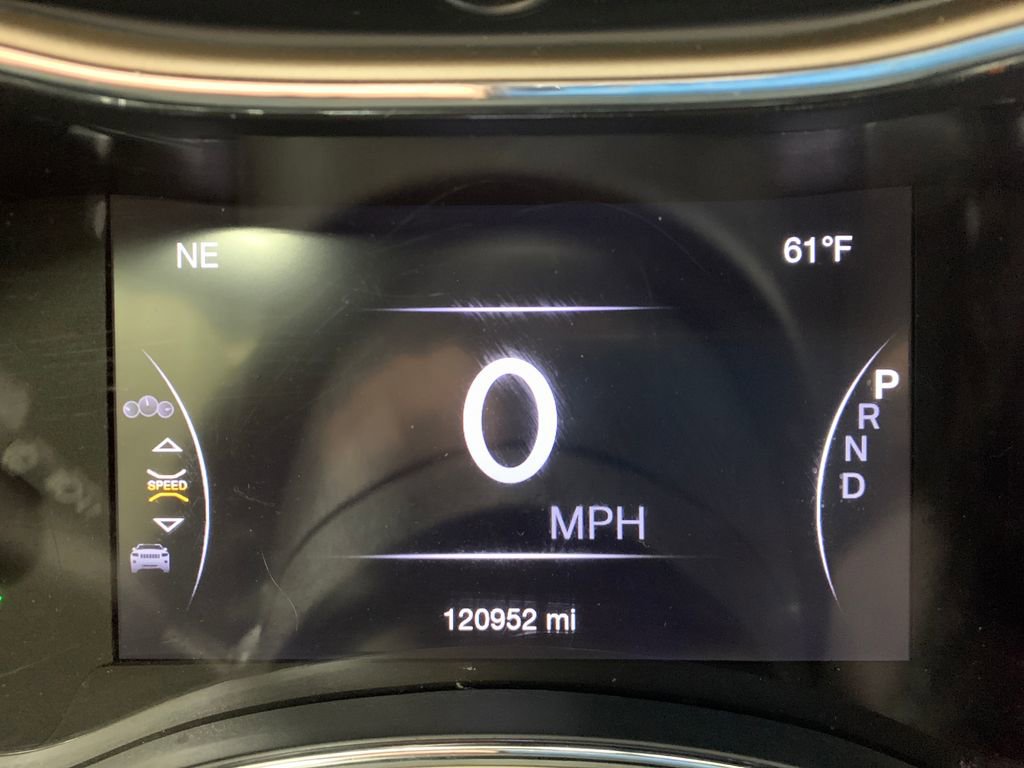 Used 2017 Jeep Grand Cherokee Laredo image 29