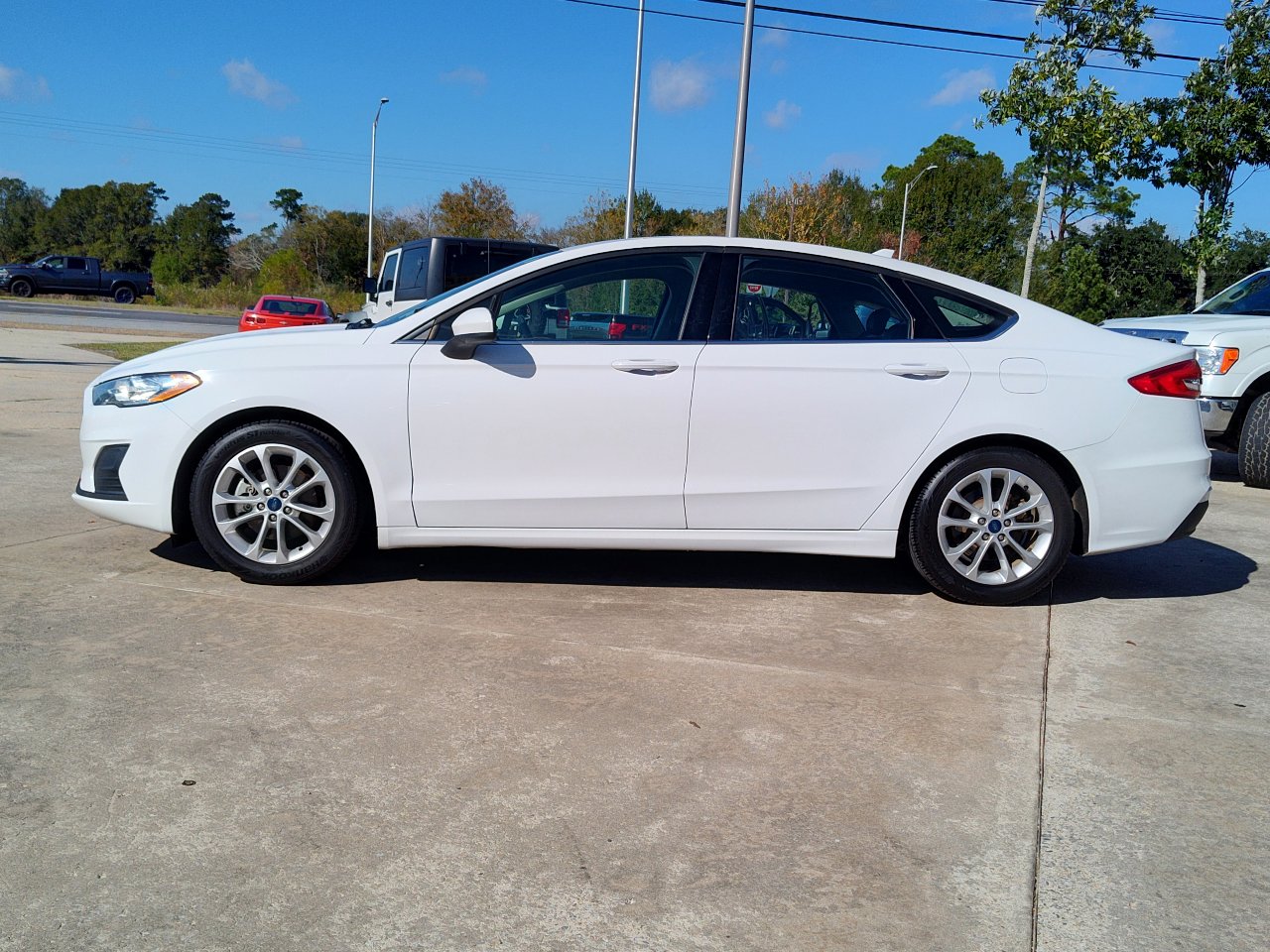 Used 2019 Ford Fusion SE image 3