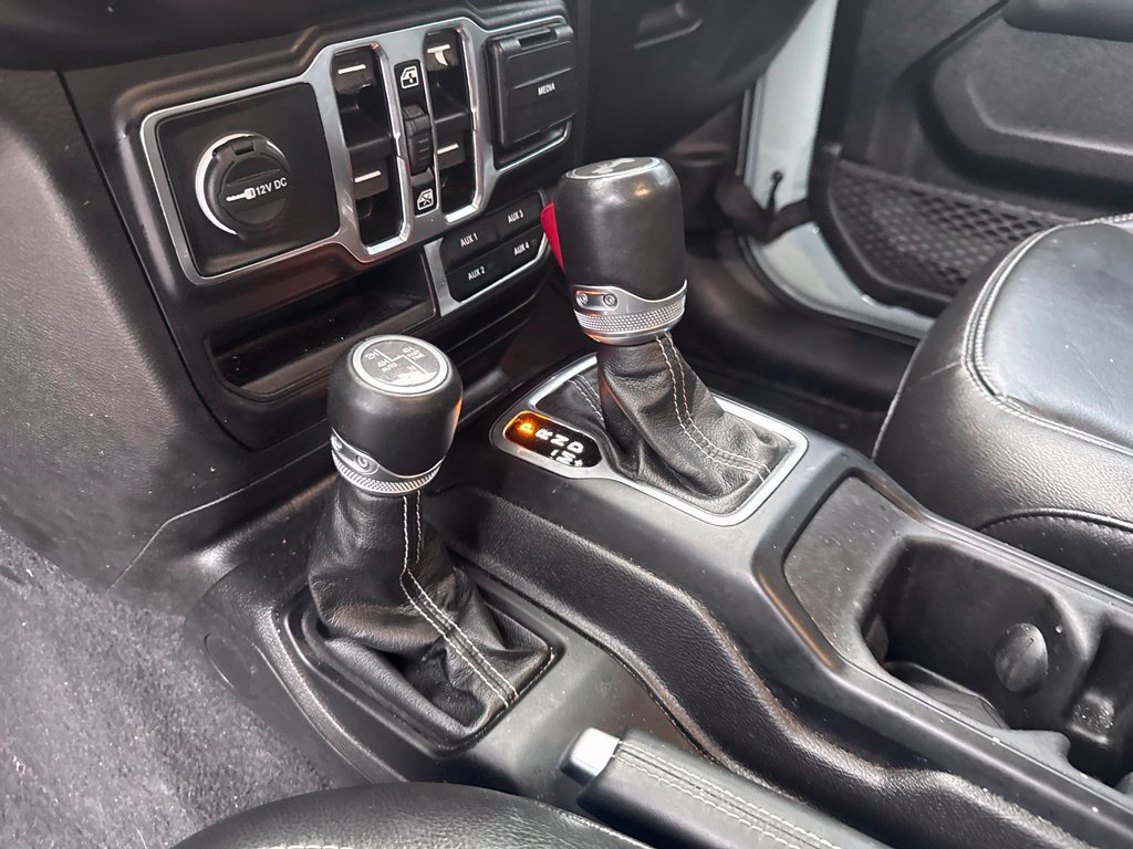 Used 2023 Jeep Wrangler Unlimited Sahara w/ Cold Weather Group AWD/4WD image 15