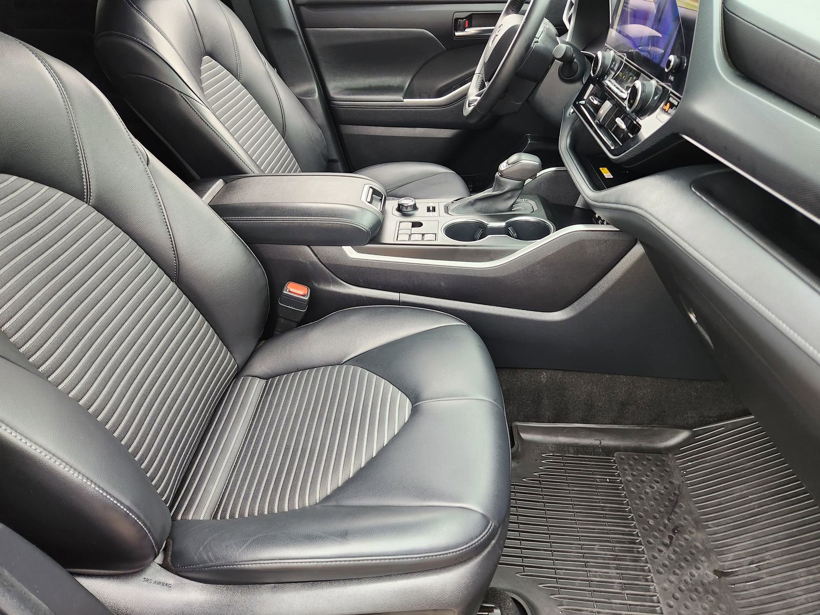 Used 2023 Toyota Highlander XSE image 18