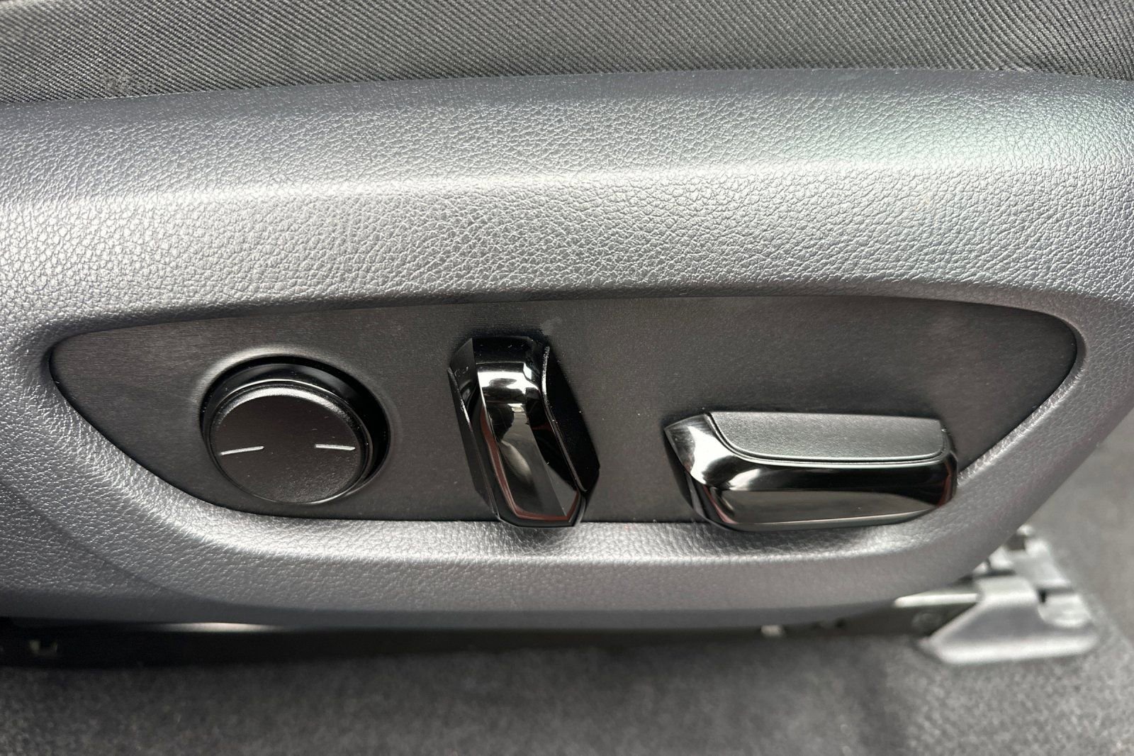 Used 2023 Lexus RX 350 w/ Cold Area Package image 23