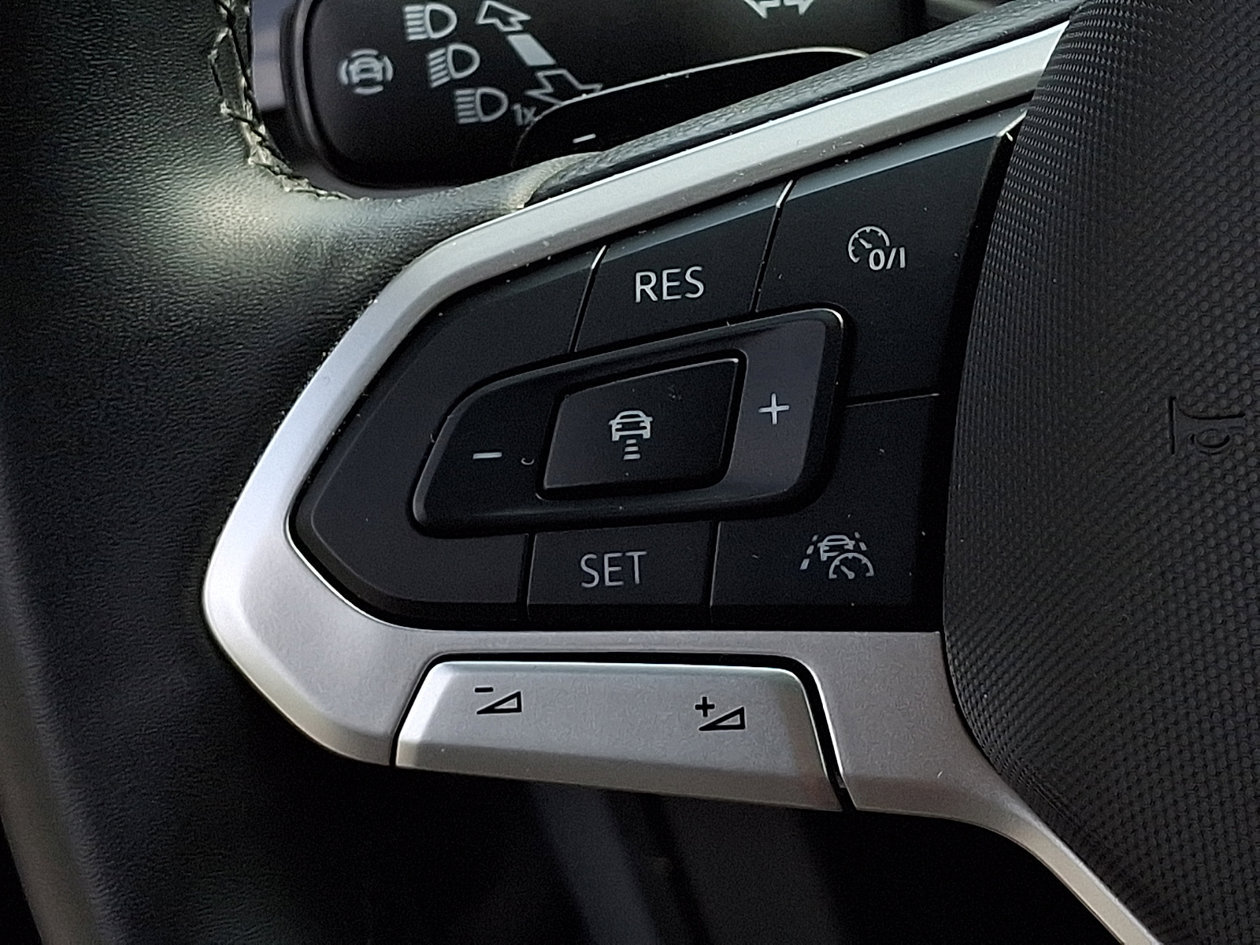 Used 2024 Volkswagen Atlas Peak Edition SE AWD/4WD image 21
