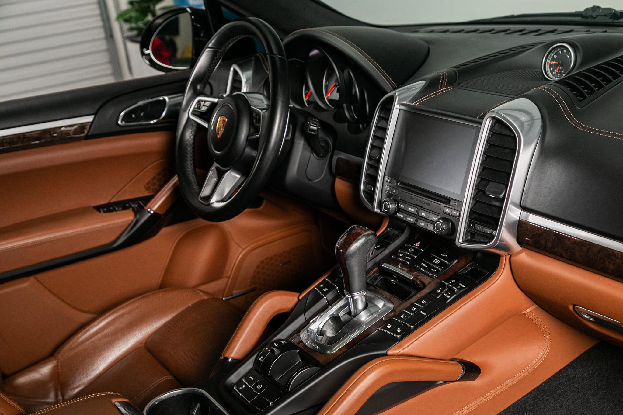 Used 2018 Porsche Cayenne S image 35