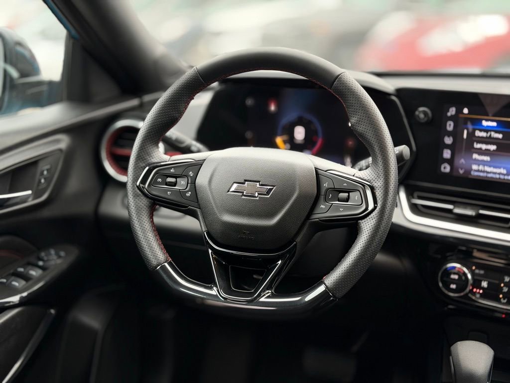 Used 2025 Chevrolet Trax RS w/ Sunroof Package image 11