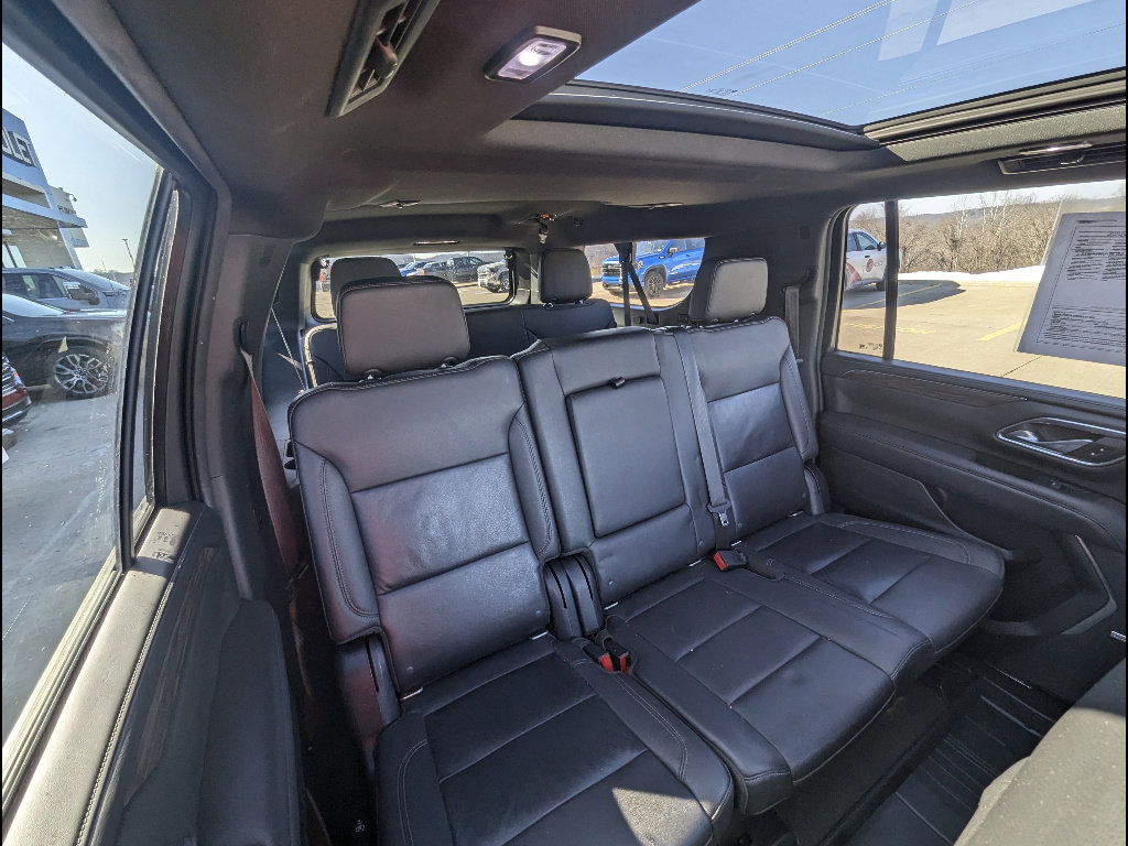 Used 2022 Chevrolet Suburban Z71 w/ Luxury Package AWD/4WD image 22