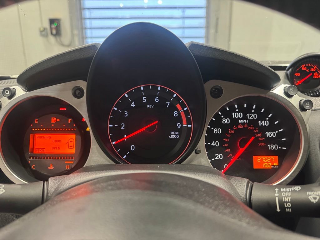 Used 2020 Nissan 370Z Coupe RWD image 18
