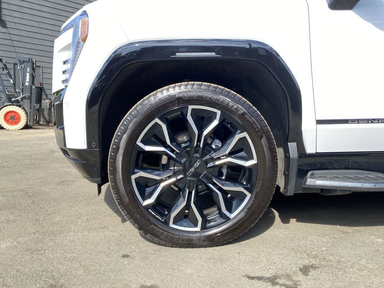 Used 2025 GMC Sierra EV Denali AWD/4WD image 11