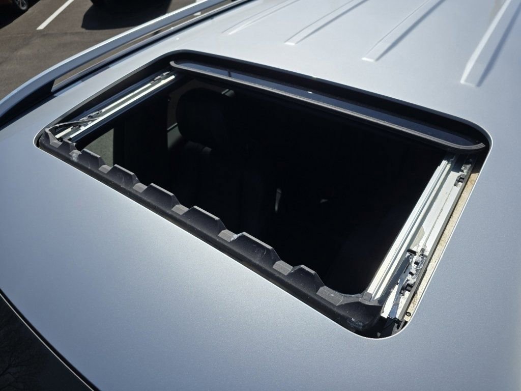 Used 2023 Mercedes-Benz GLE 350 4MATIC image 3