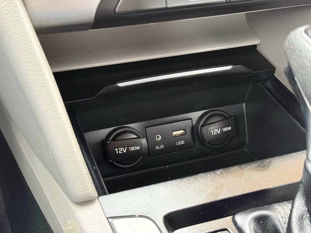 Used 2017 Hyundai Elantra SE image 19