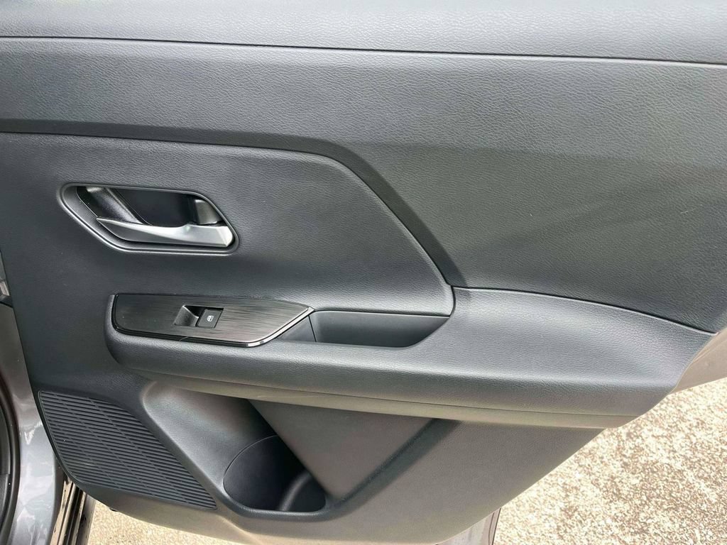 Used 2025 Nissan Kicks SV FWD image 8
