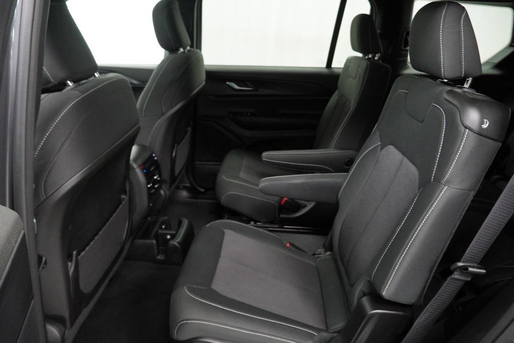 Certified 2025 Jeep Grand Cherokee L Laredo AWD/4WD image 18