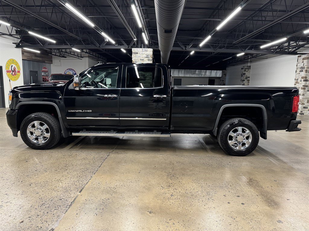 Used 2018 GMC Sierra 3500 Denali w/ Duramax Plus Package AWD/4WD image 4