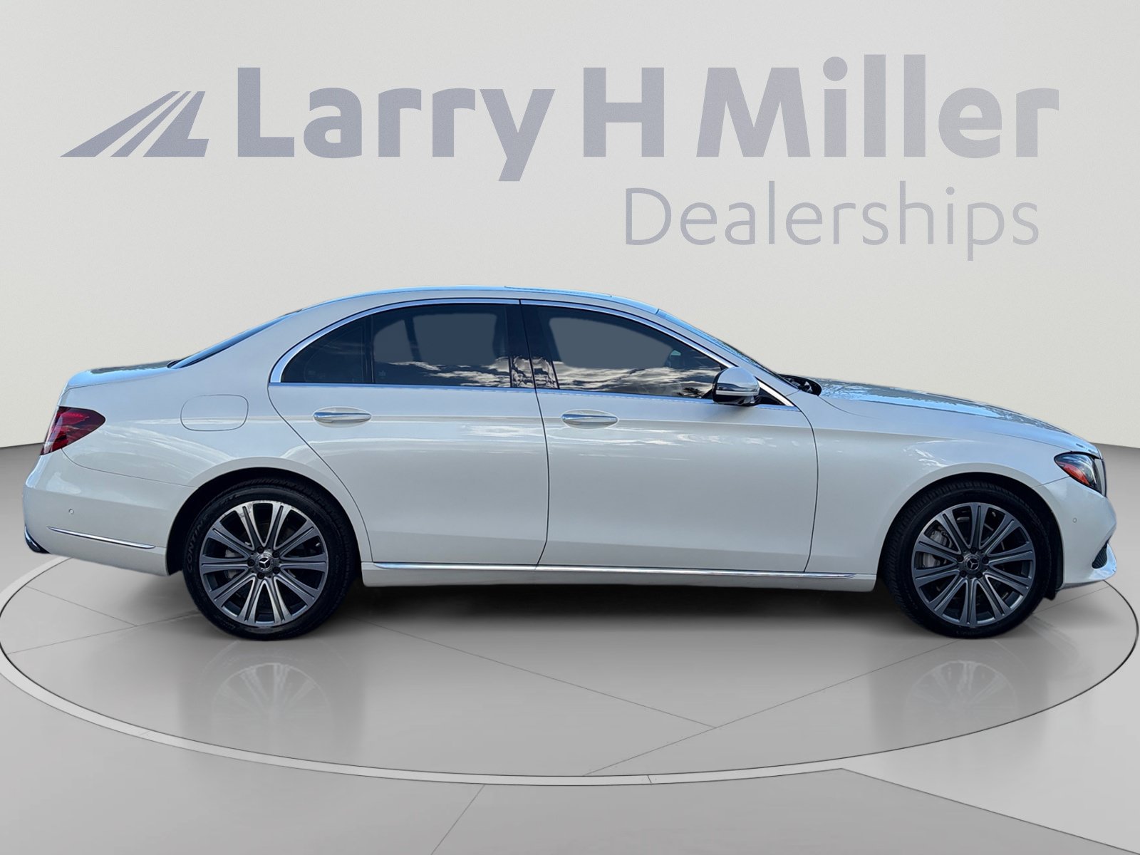 Used 2019 Mercedes-Benz E 300 4MATIC image 6