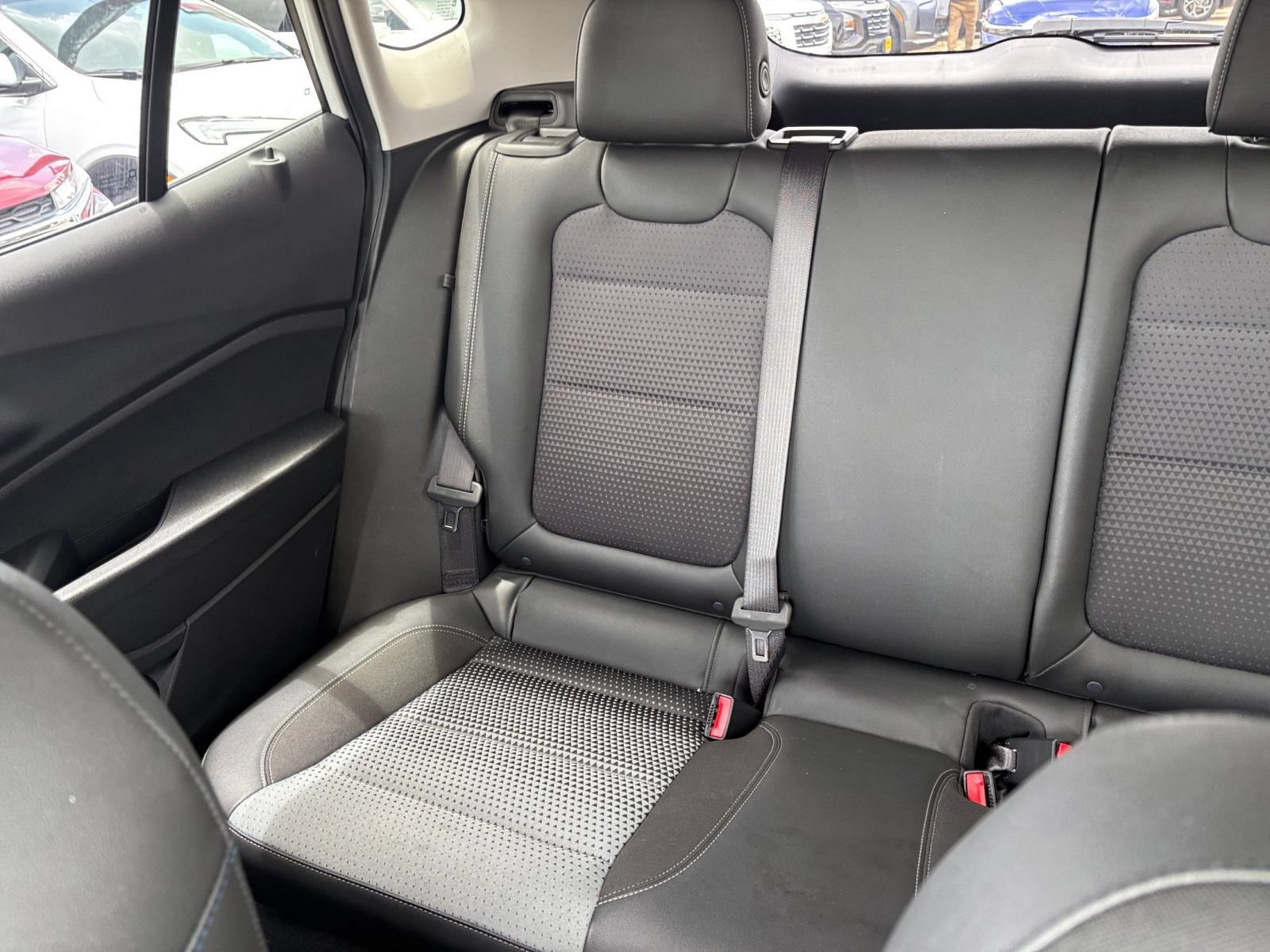 Used 2025 Chevrolet Trax LT w/ LT Convenience Package FWD image 38