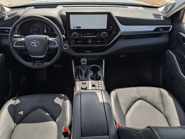 Certified 2025 Toyota Highlander Platinum AWD/4WD image 10