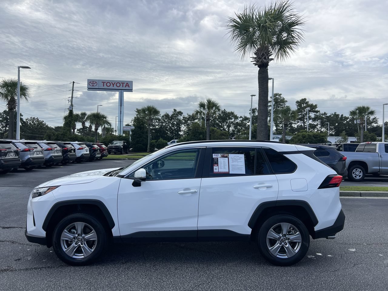 Used 2025 Toyota RAV4 XLE AWD/4WD image 7