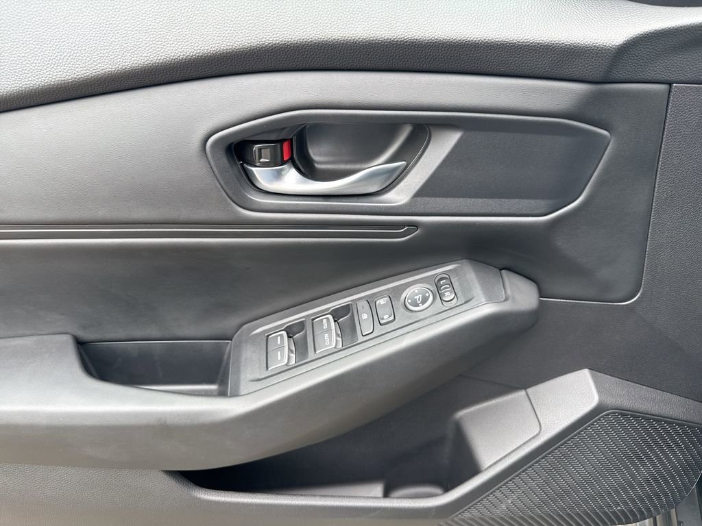 Used 2025 Honda Accord SE image 15