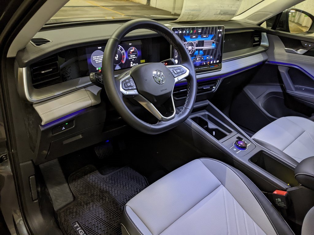 New 2025 Volkswagen Tiguan SE image 8