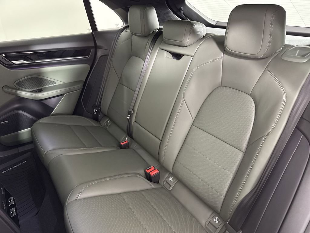 New 2026 Porsche Macan 4 Electric AWD/4WD image 23