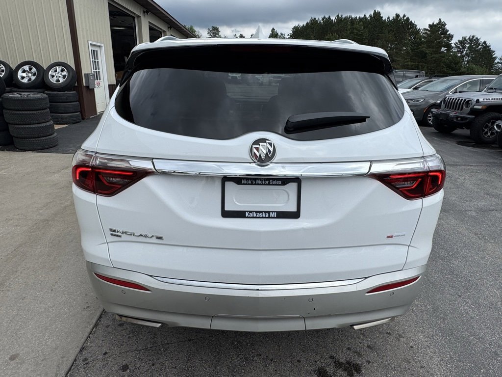 Used 2022 Buick Enclave Essence image 4