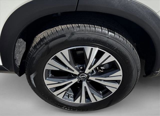 Used 2023 Nissan Rogue SV AWD/4WD image 9