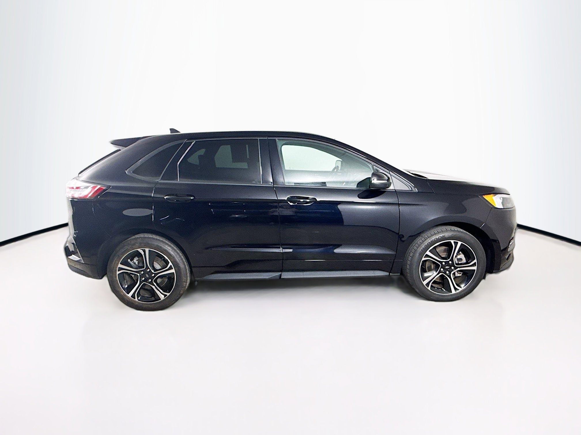Used 2023 Ford Edge ST image 2
