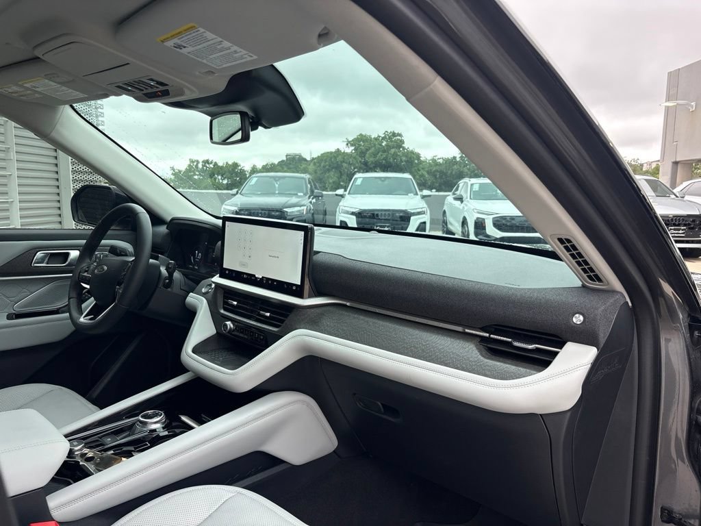 Used 2025 Ford Explorer Platinum w/ Ultimate Package AWD/4WD image 15