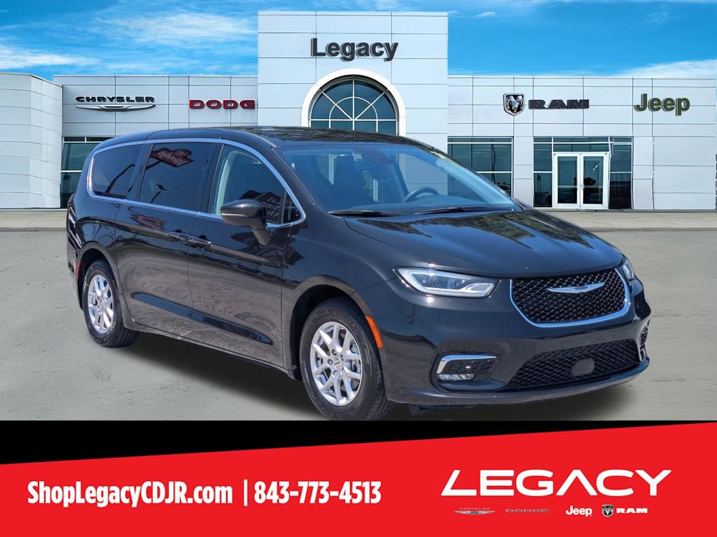 Used 2023 Chrysler Pacifica Touring-L FWD image 1