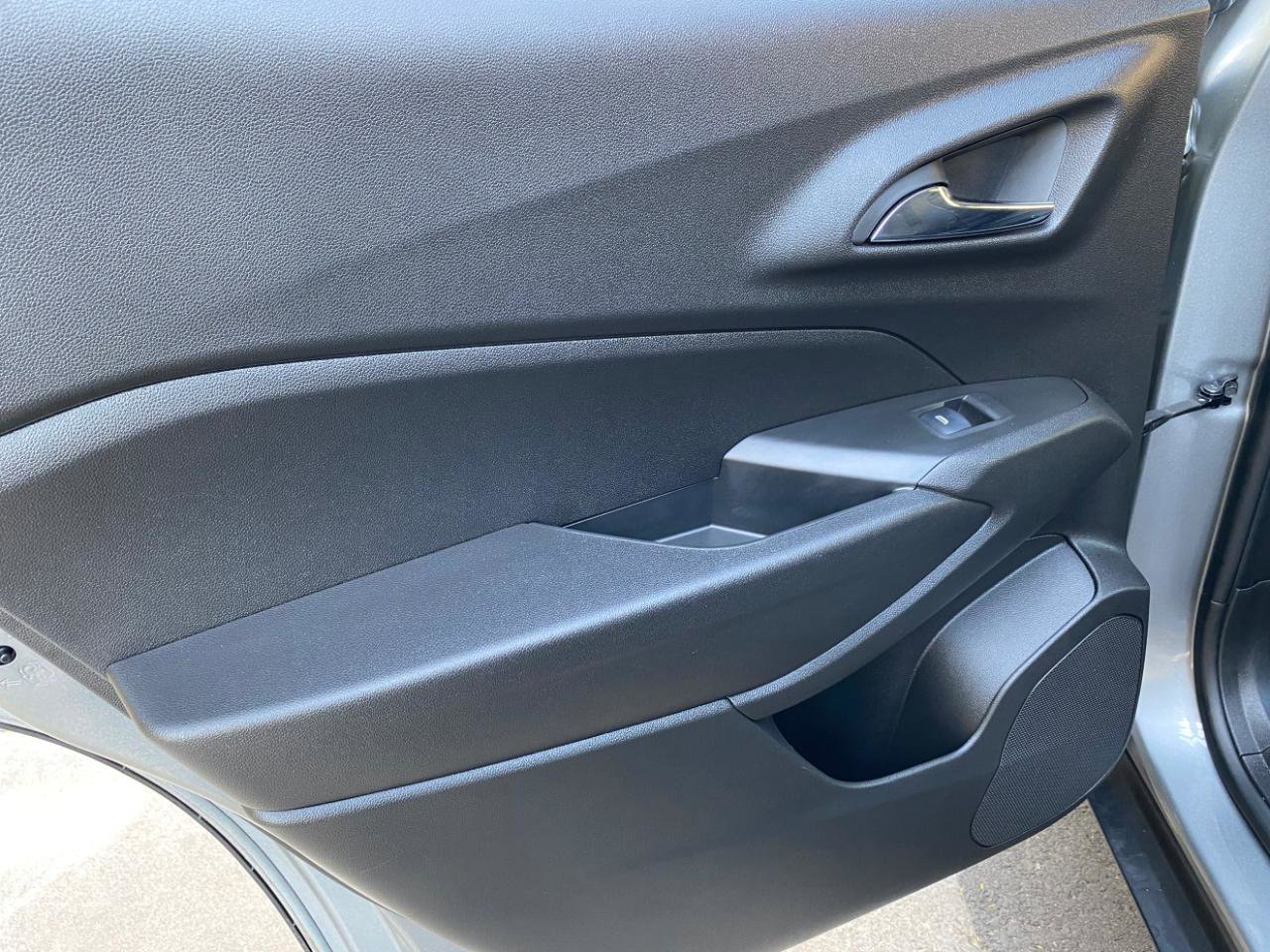 Used 2025 Chevrolet Trax LT w/ Driver Confidence Package image 30