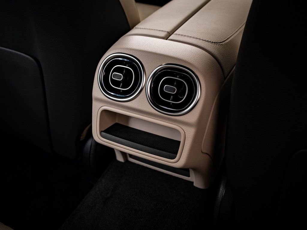 New 2026 Mercedes-Benz C 300 4MATIC Sedan image 37