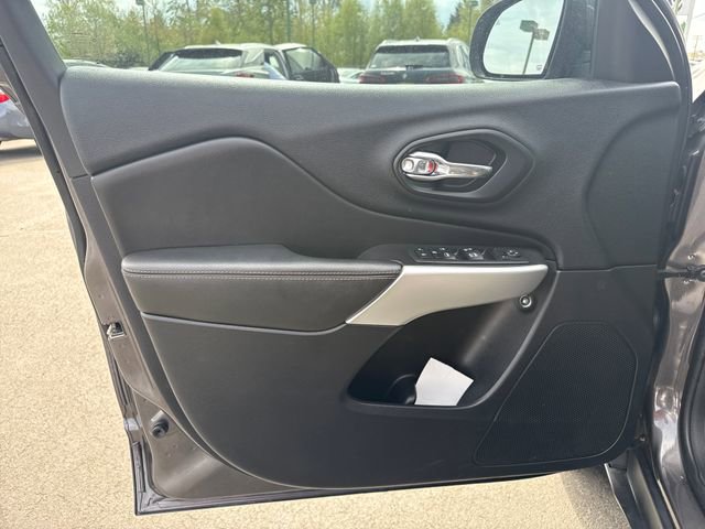 Used 2018 Jeep Cherokee Latitude Plus w/ Cold Weather Group image 18