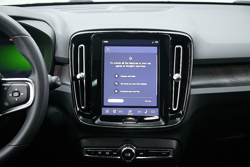 Certified 2023 Volvo XC40 Recharge Ultimate w/ Protection Package Premier image 26