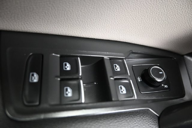 Used 2021 Volkswagen Tiguan SEL AWD/4WD image 30