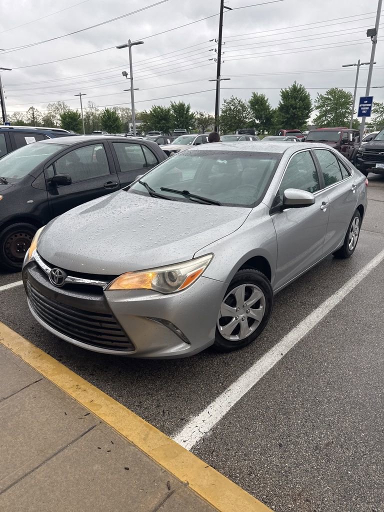 Used 2015 Toyota Camry LE FWD image 1
