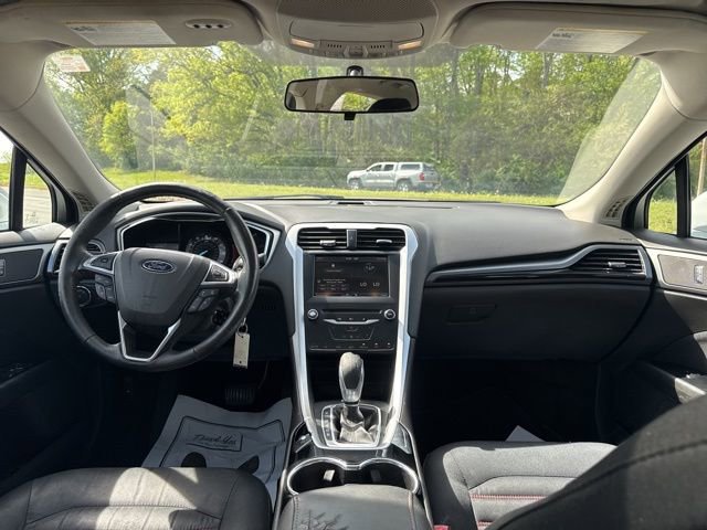 Used 2015 Ford Fusion SE FWD image 12