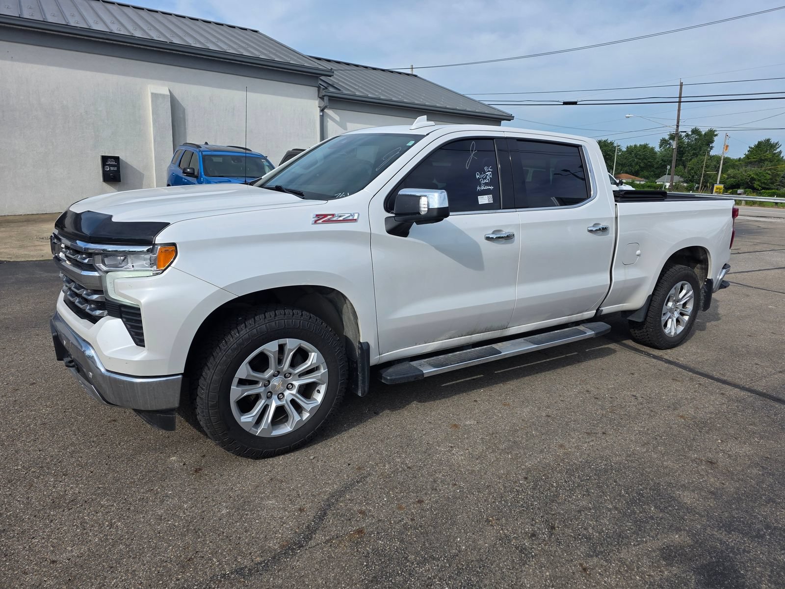 Used 2023 Chevrolet Silverado 1500 LTZ AWD/4WD image 7
