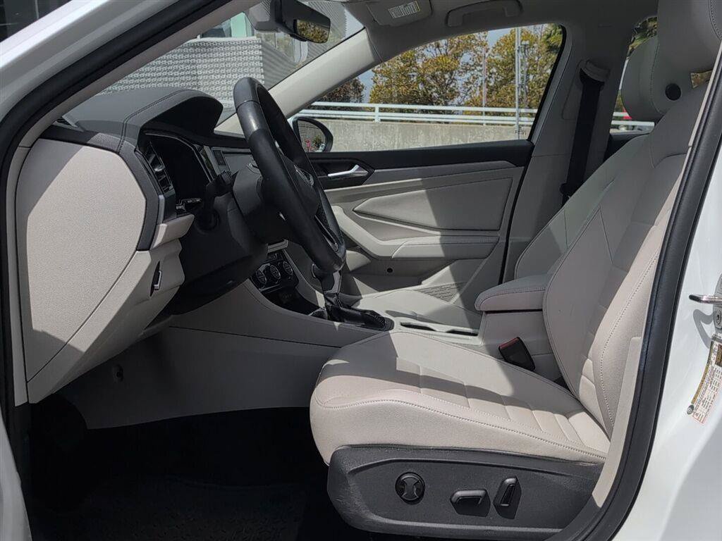 Used 2023 Volkswagen Jetta SE w/ Panoramic Sunroof Package FWD image 11